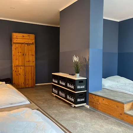Blue Doors Hostel Ktv-3