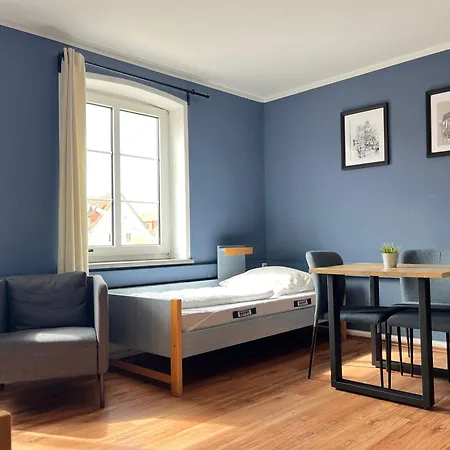 Blue Doors Hostel Ktv-2